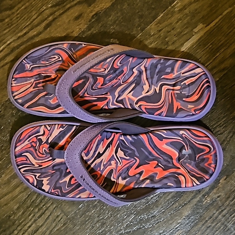 Under Armour flip flops size 7